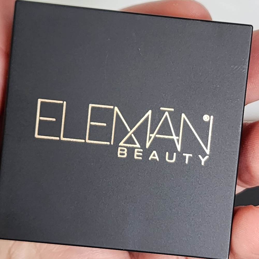 Eleman Beauty Up In Smoke and Sierra Eyeshadow Duo‎ Size .07 Oz